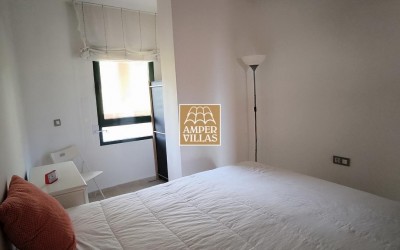 Amplio y luminoso apartamento con garaje cerrado a la venta en la Sierra de Altea.